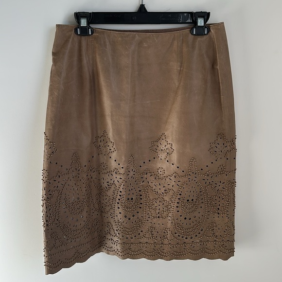 VTG leather perforated and beaded skirt! Western look. Soft leather. Size 8/10 - Picture 6 of 7
